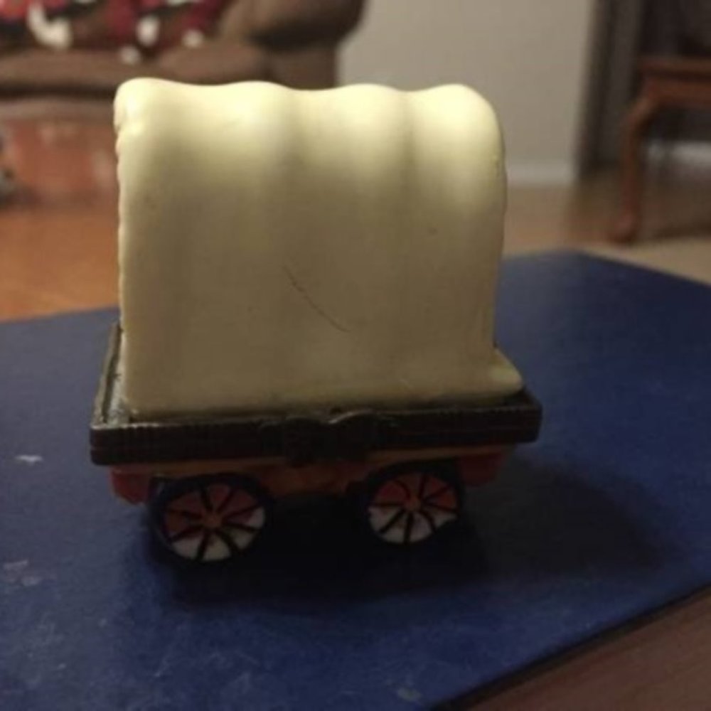 Covered wagon hinged trinket box